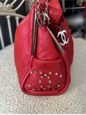 CHANEL Hot Pink Quilted Leather Shoulder Bag with Chain and CC Charm